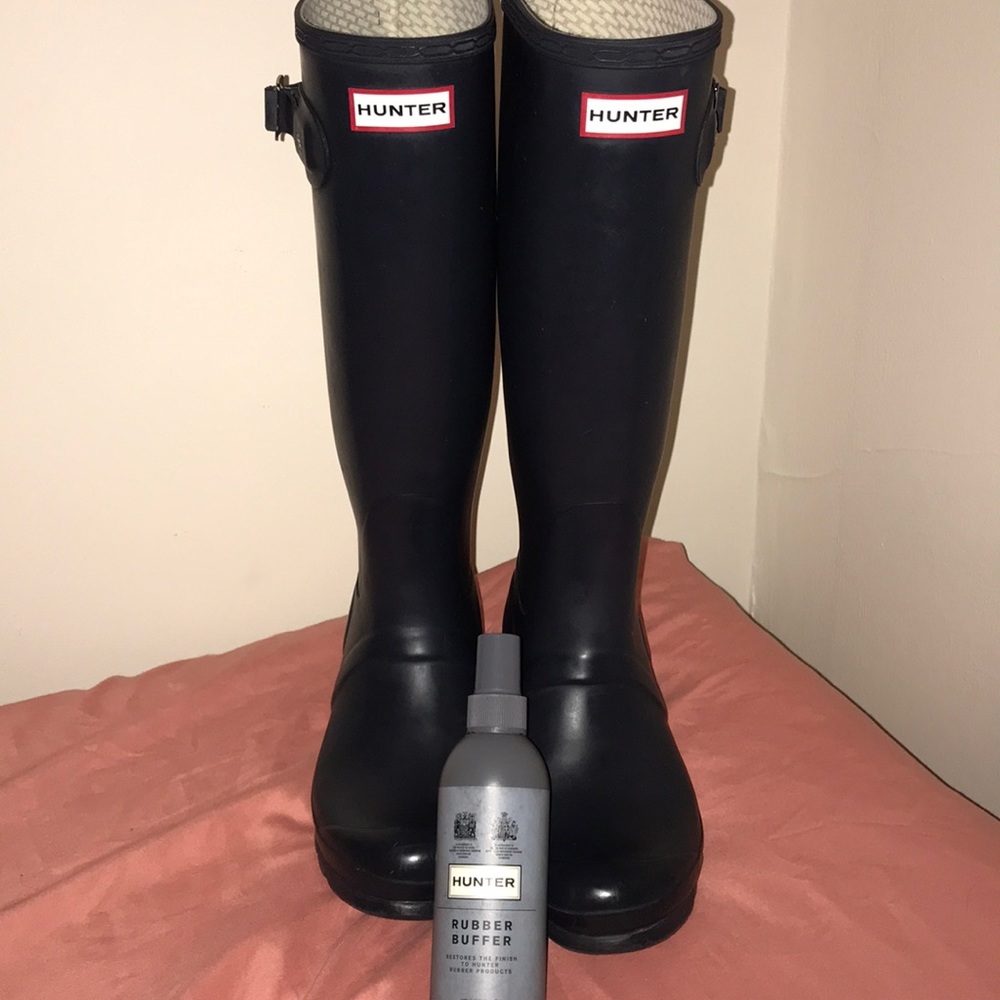 Hunter Boots Matte Navy SZ. 7 with cleaner